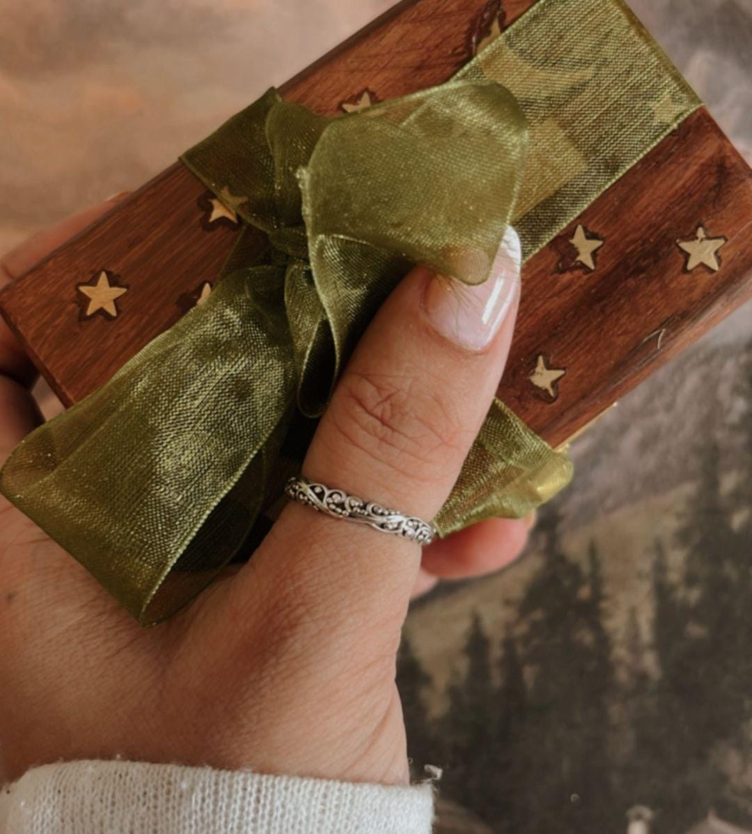 Delicate Vintage Motif Ring in Sterling Silver