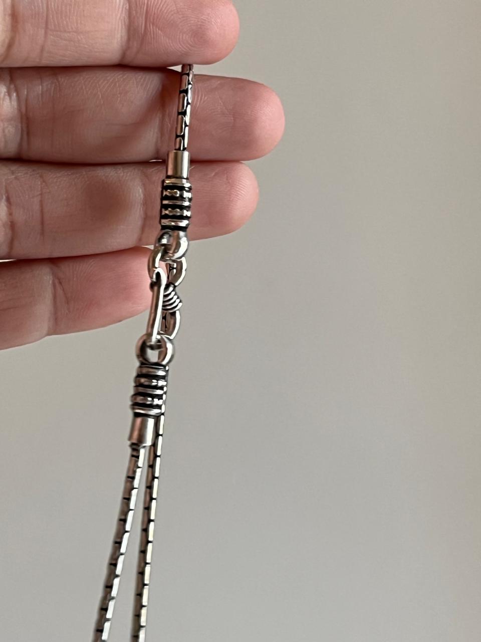 Classic antique-patterned S-lock chain in high-quality sterling silver.