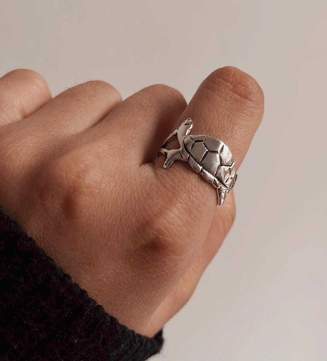 Sterling silver ring featuring a horizontal tortoise motif