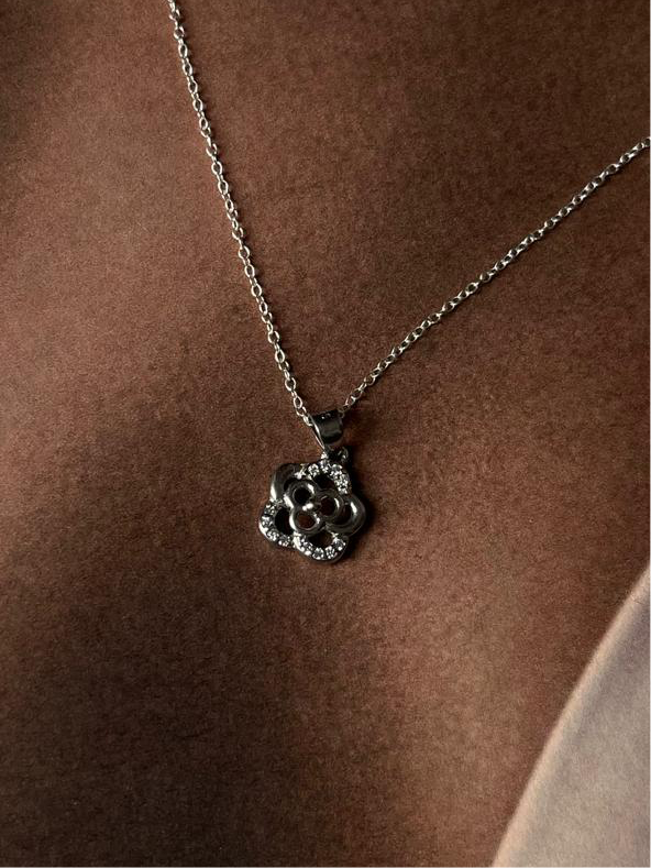 Elegant rose design silver necklace for a timeless look