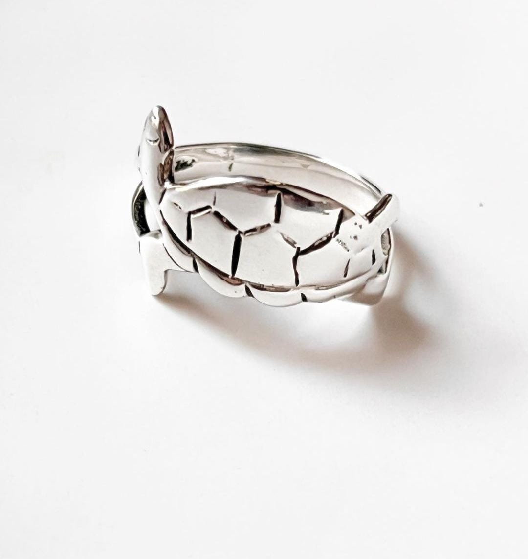 Unique horizontal tortoise ring in polished silver