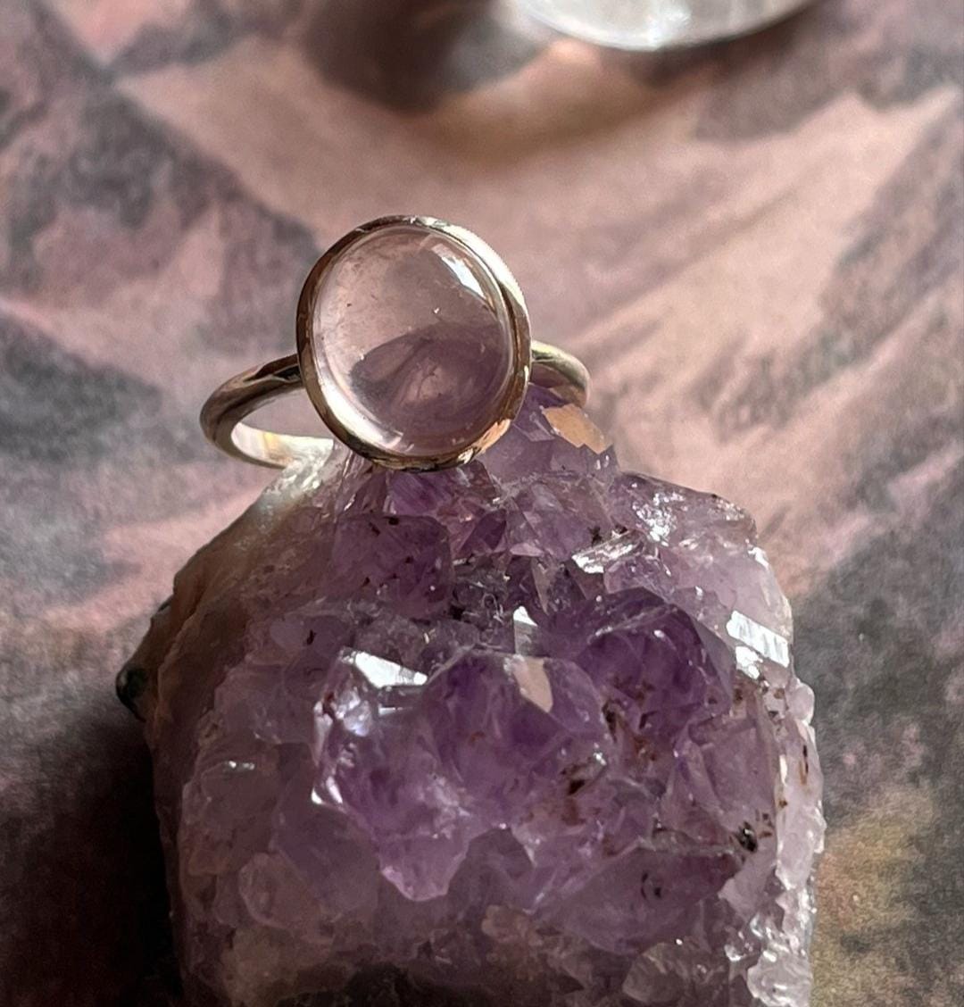 Classic rose quartz oval ring in high-quality silver