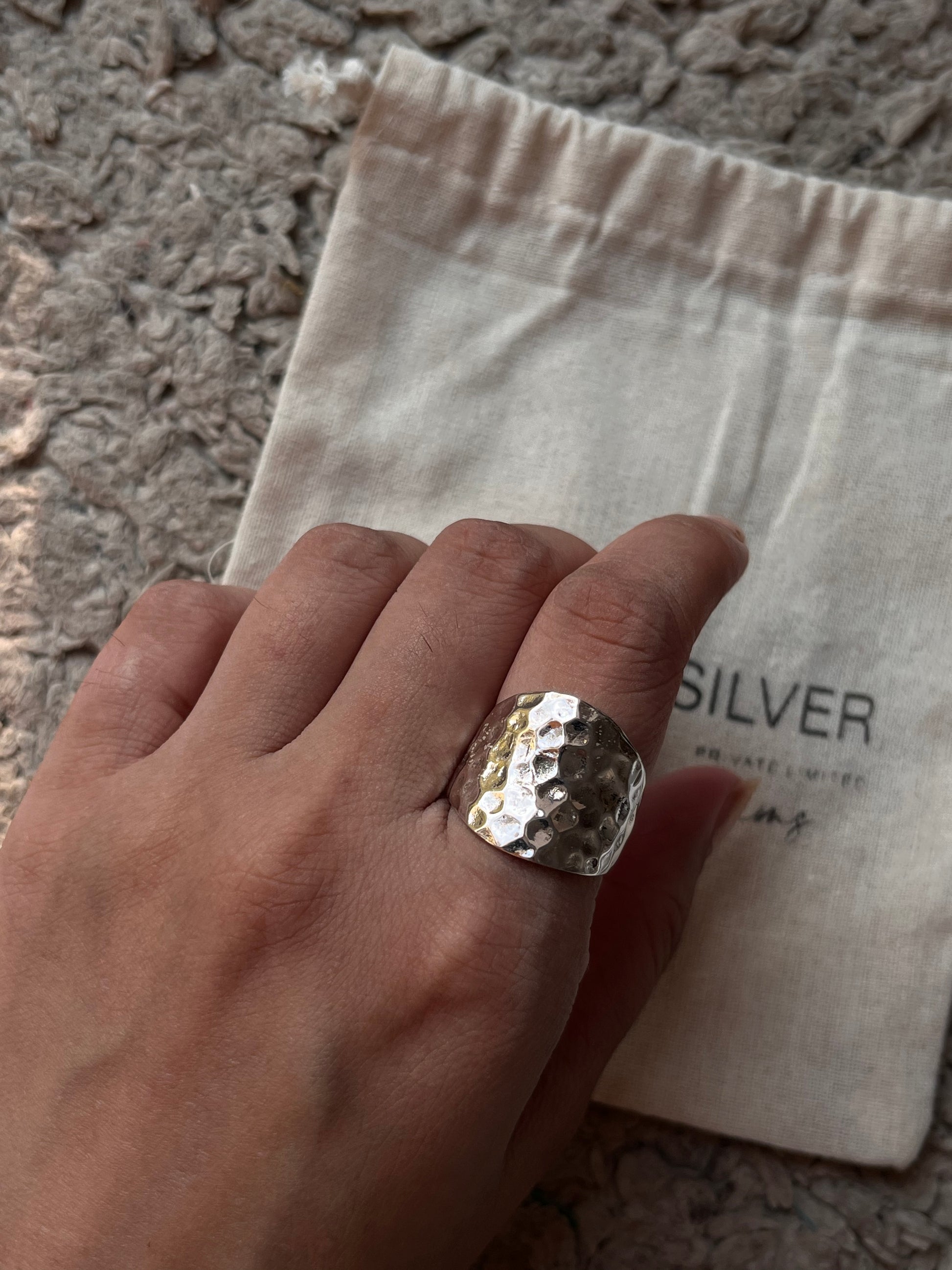 Chic hammered silver chunky ring for a fashionable style