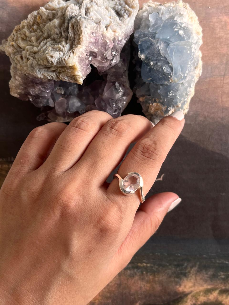 Charming rose quartz oval ring with cross-patterned silver band