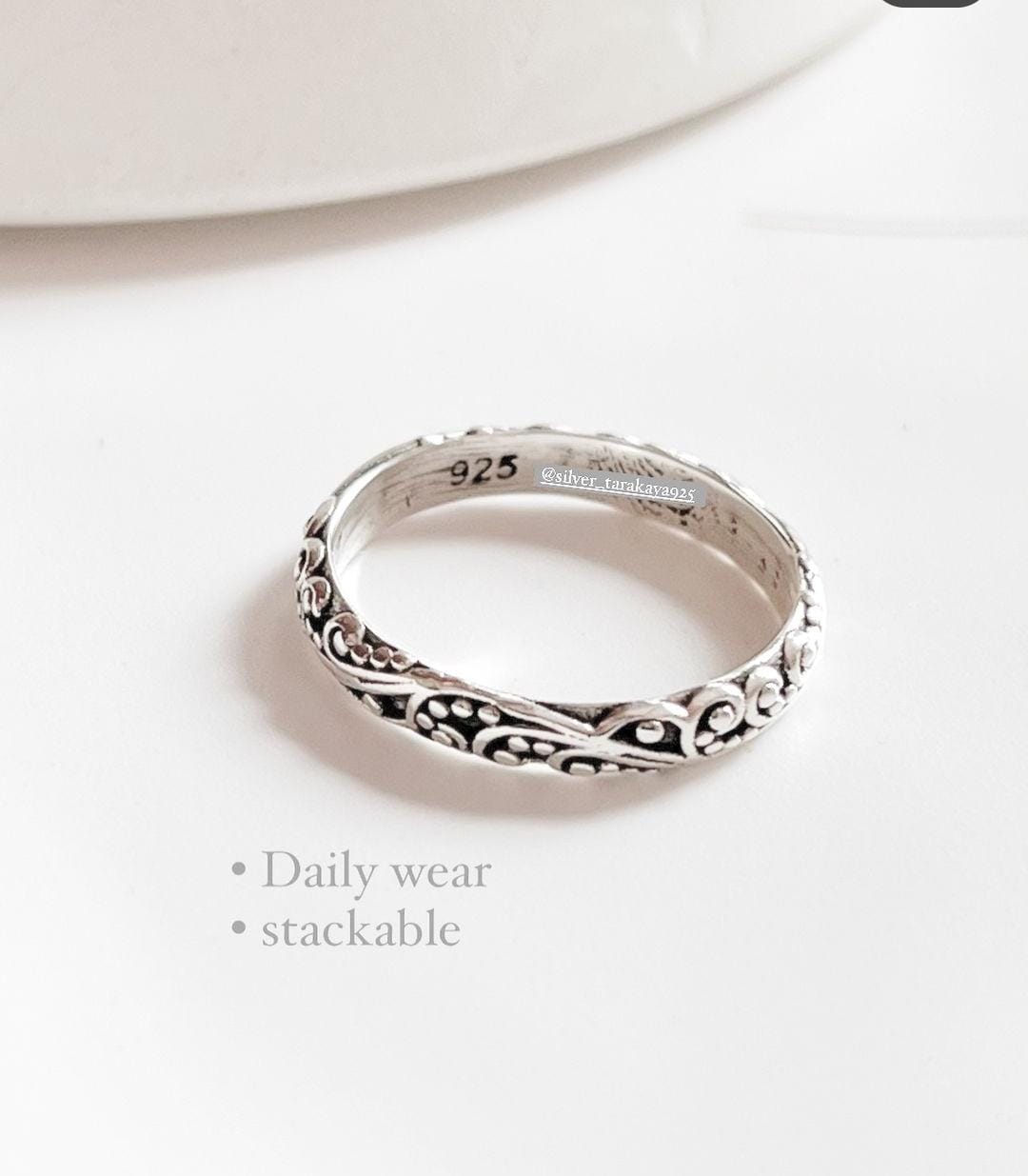 Subtle Vintage Motif Silver Ring
