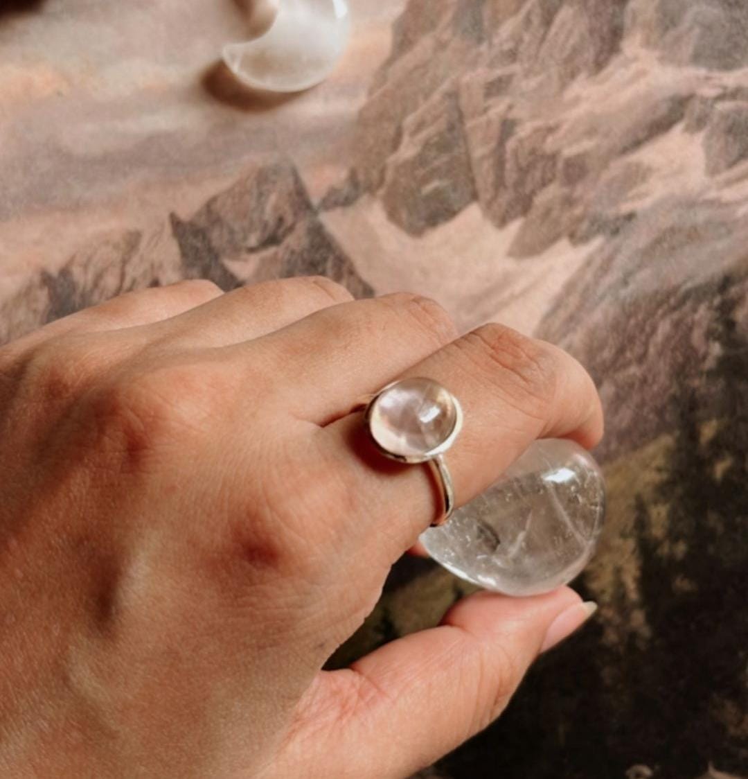 Elegant rose quartz oval ring in sterling silver