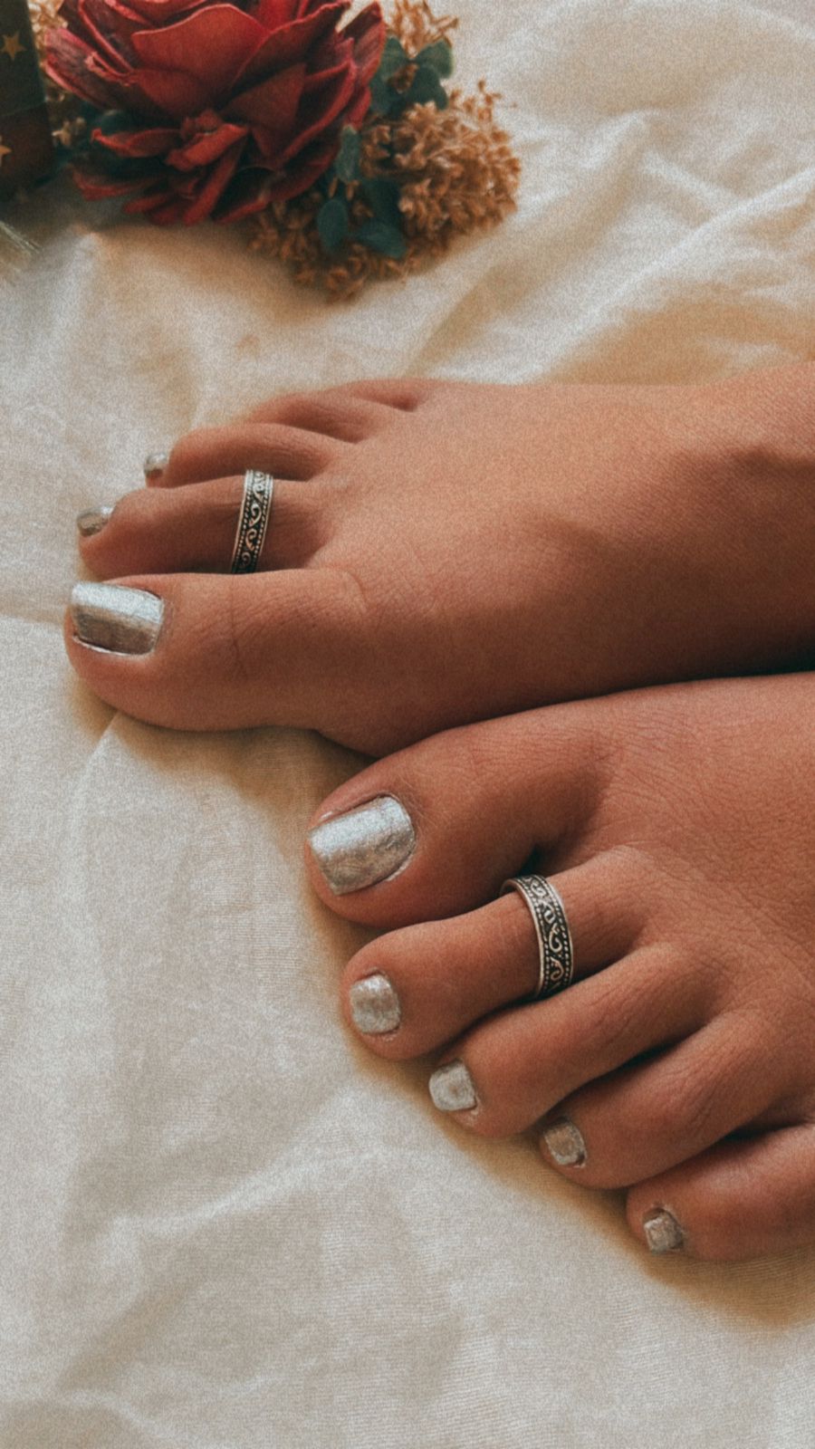 925 pure silver toe ring with tribal leaf dot design