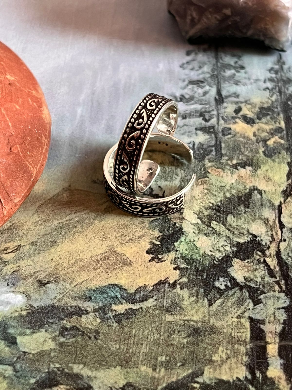Tribal leaf dot pure silver toe ring