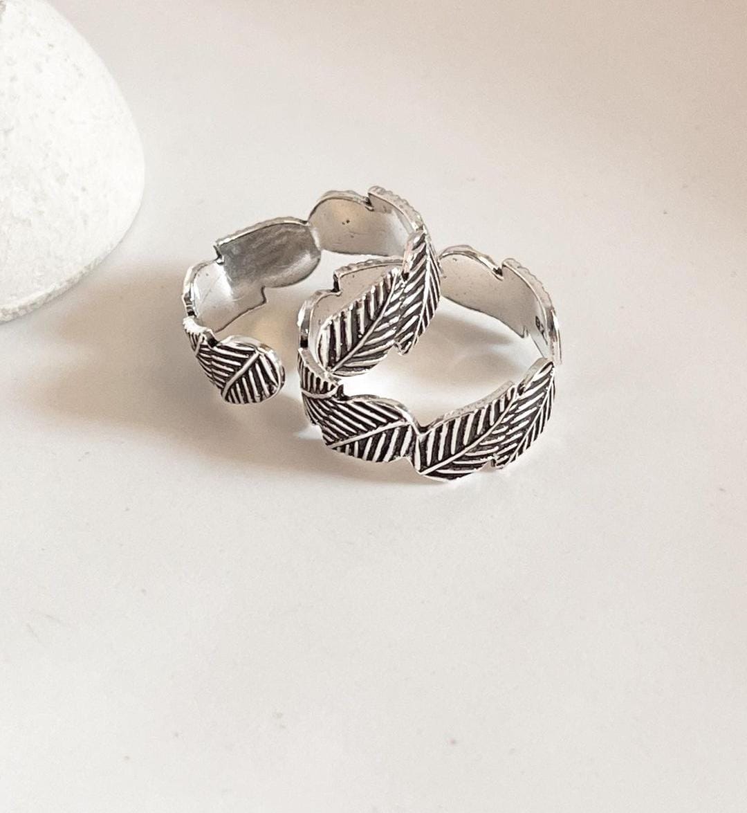 Elegant Leafy Band Pure Silver Toe Ring for Everyday Wear