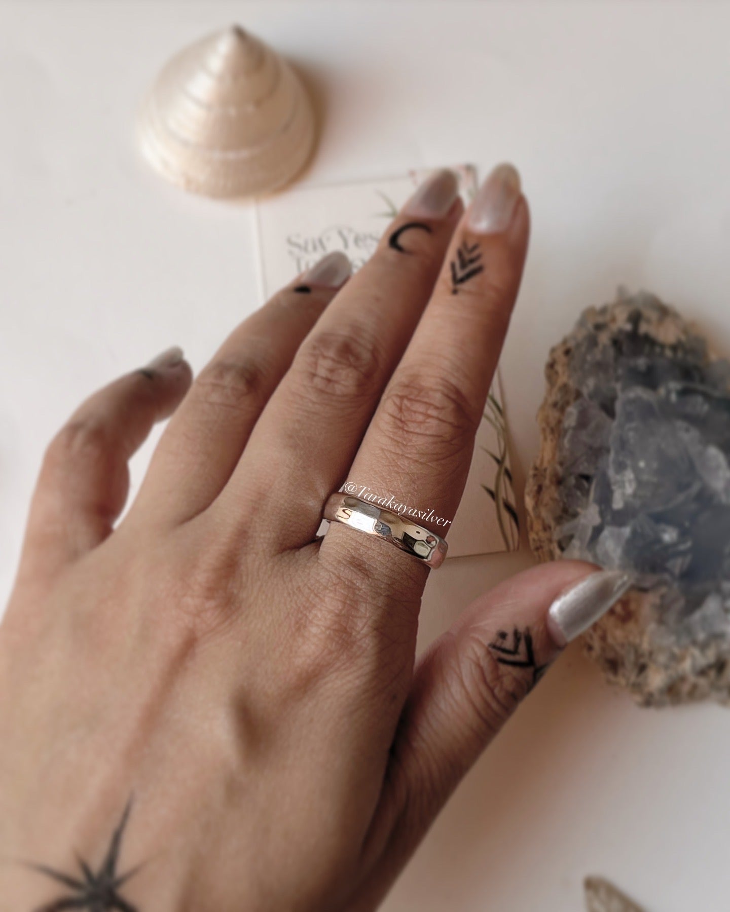 Thick 925 silver unisex ring with hammered finish