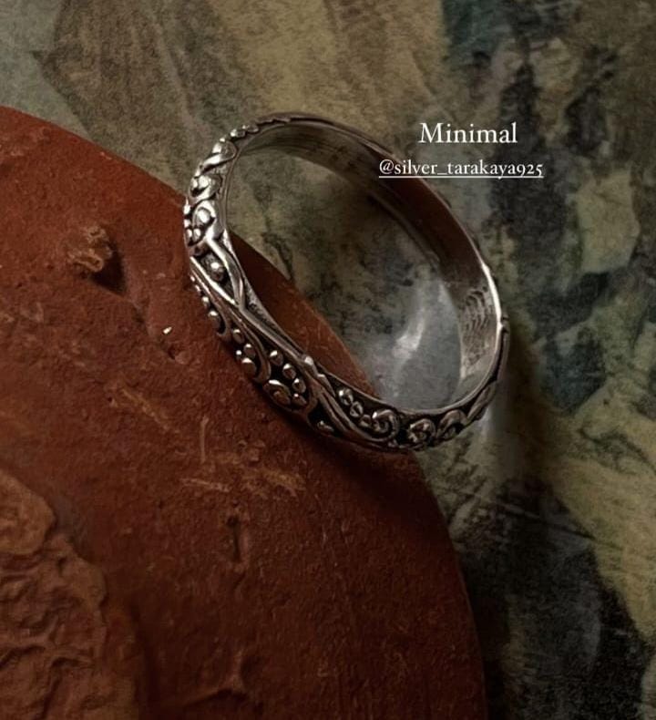 Vintage Style Silver Ring with Thin Band
