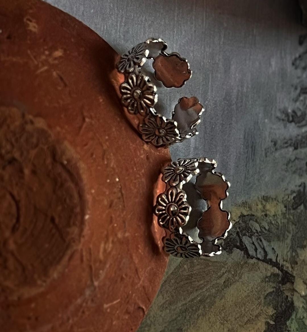 Delicate Flower Embellished Pure Silver Toe Ring
