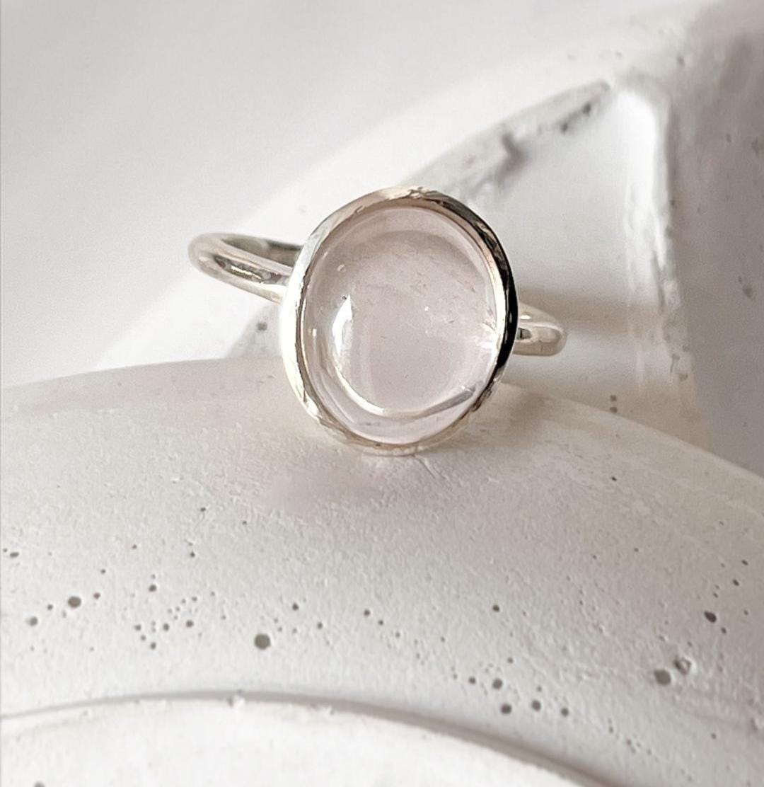 Polished rose quartz oval ring with plain silver band