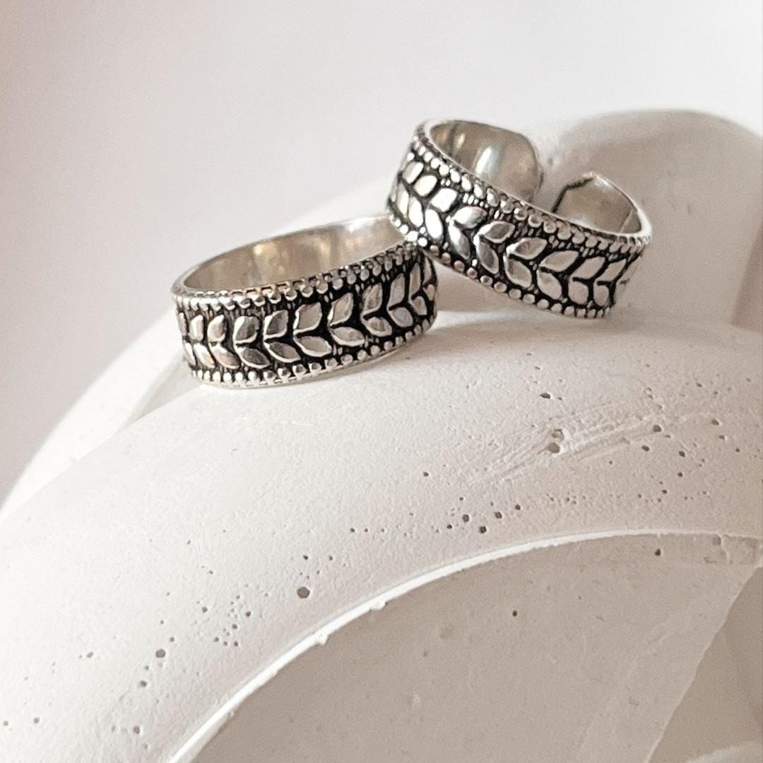 Sterling Silver Leafy Toe Ring with Antique Detailing