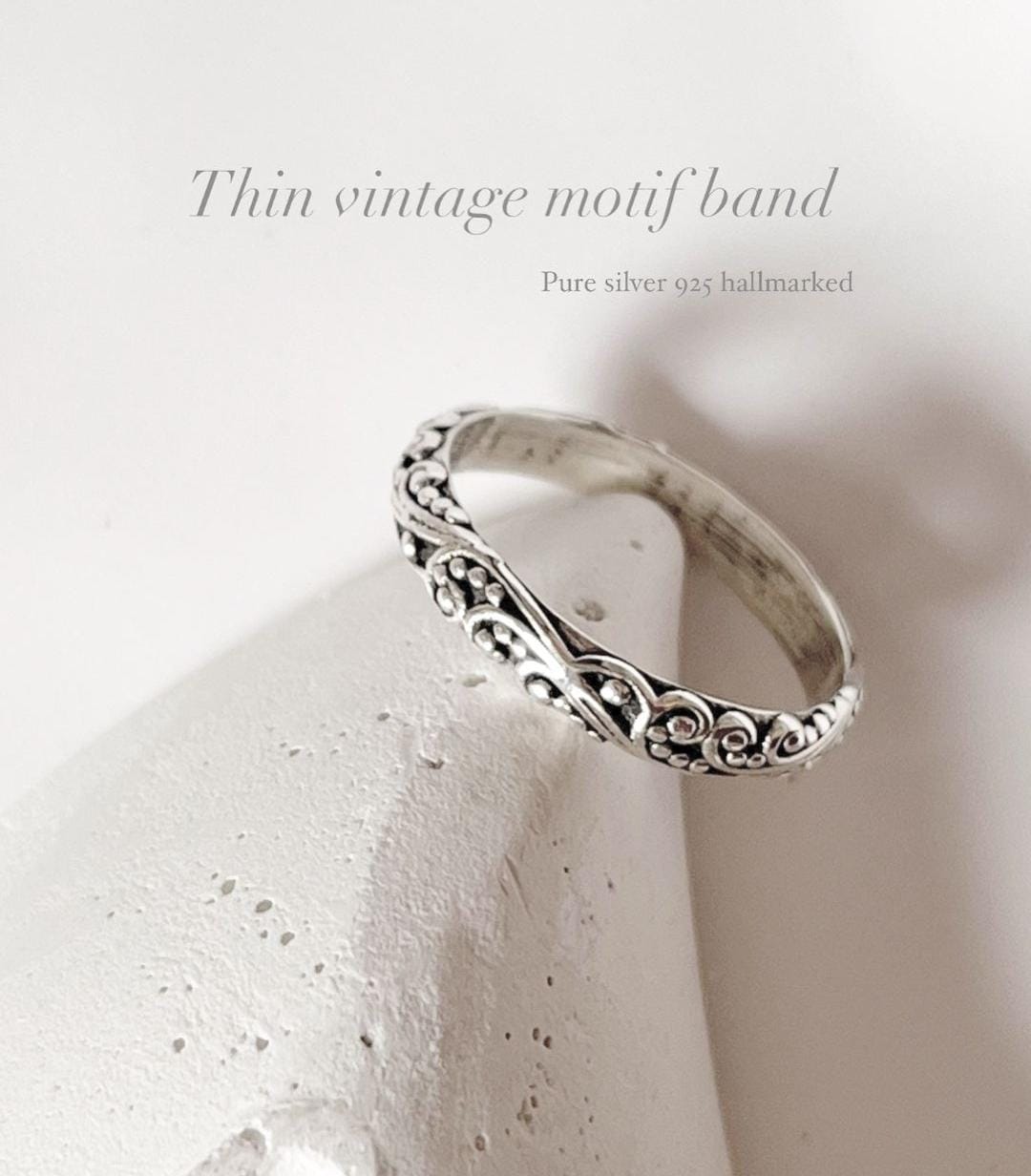 Thin Vintage Motif Silver Band Ring