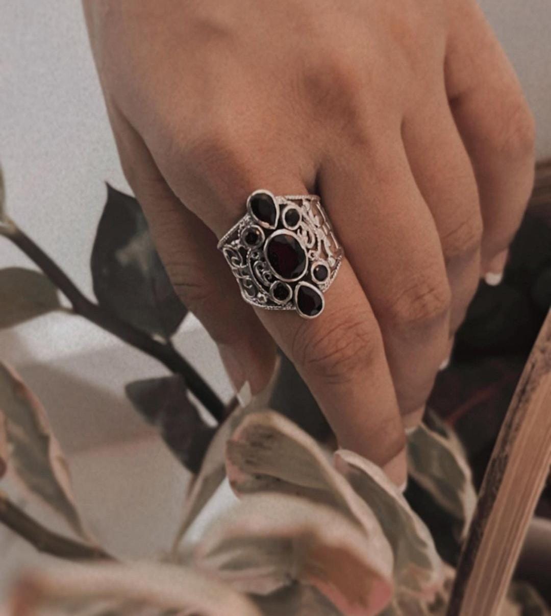 Elegant Black Onyx Vintage Filigree Ring in Silver
