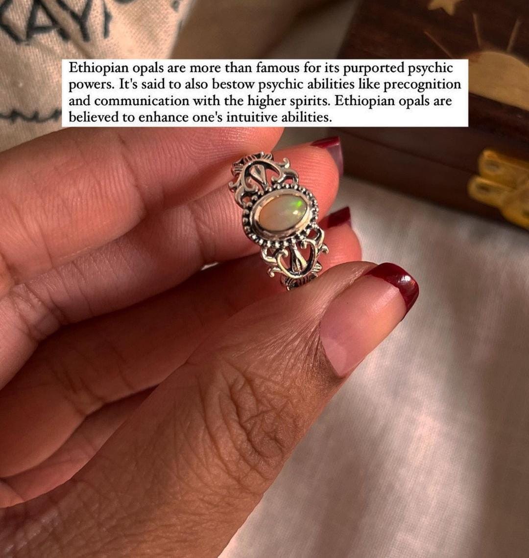 925 sterling silver ring with vintage motif and opal