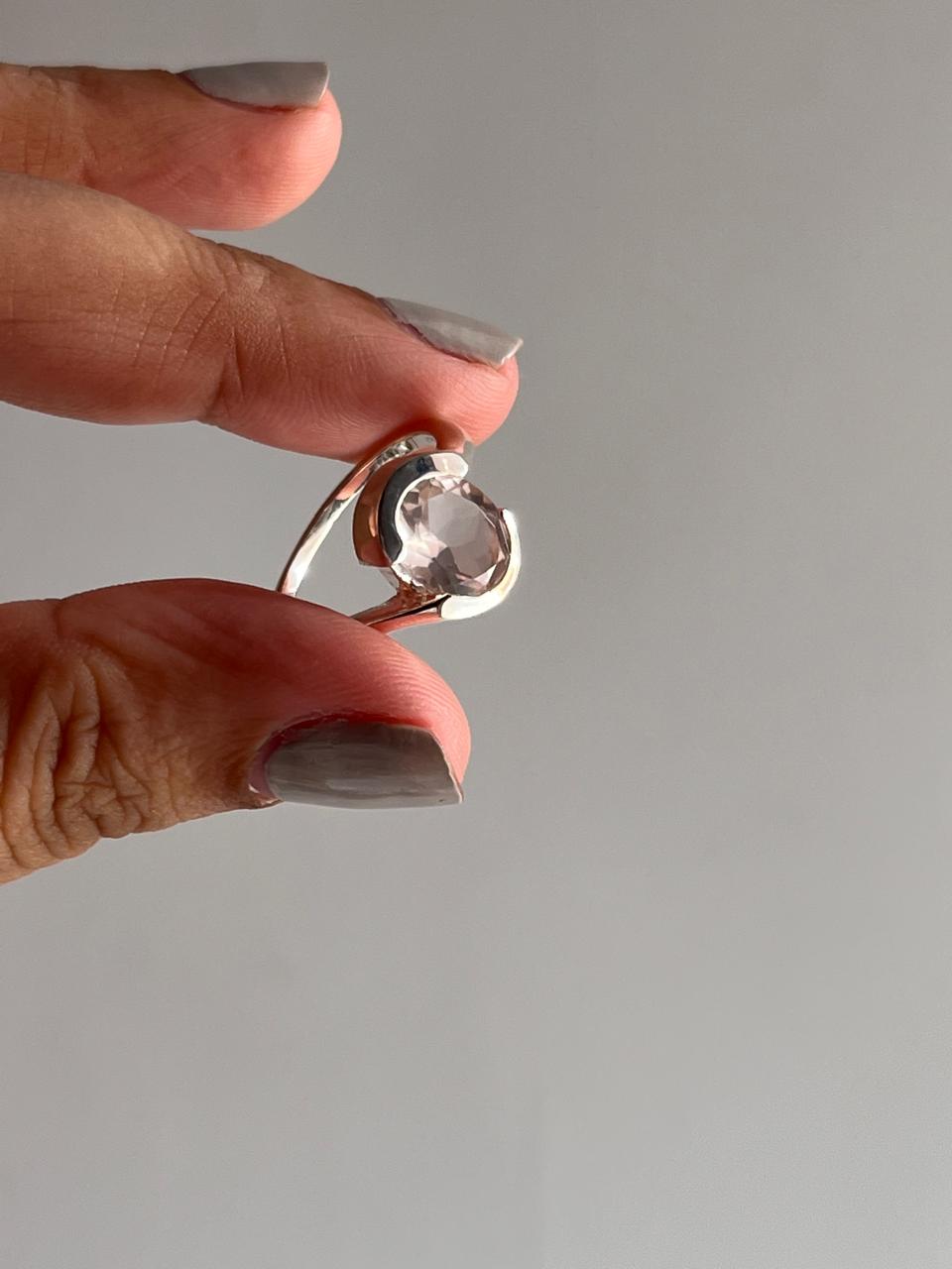 Timeless rose quartz oval ring with cross band design in silver