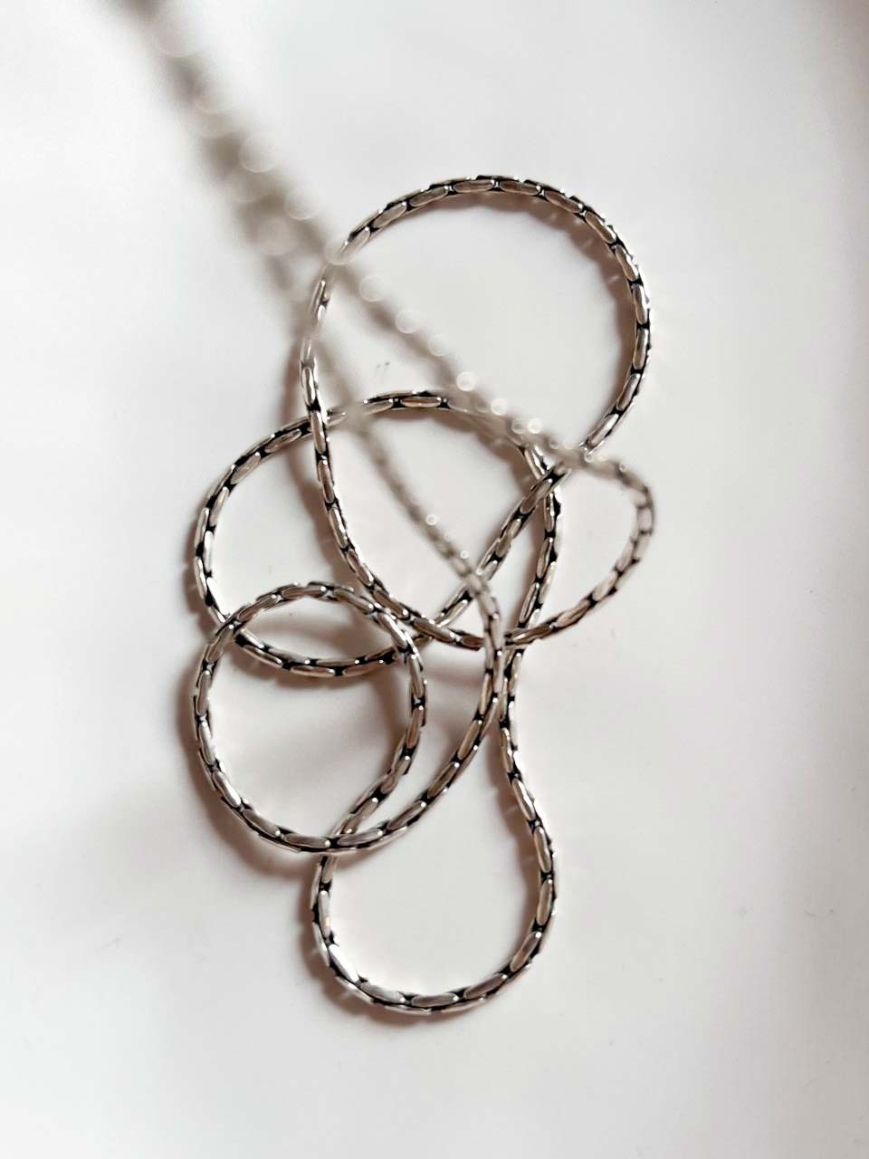 S-lock silver chain with antique patterns for a vintage look.
