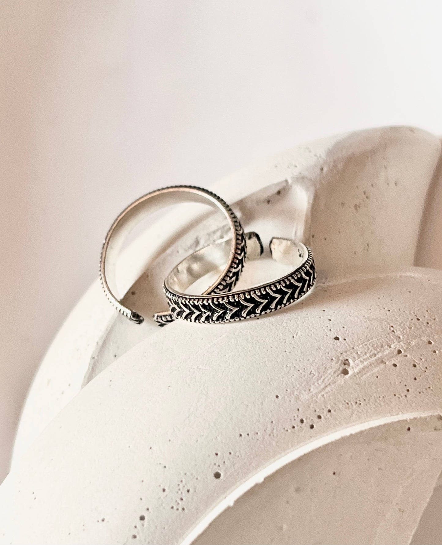 Sterling silver toe ring with engraved V design