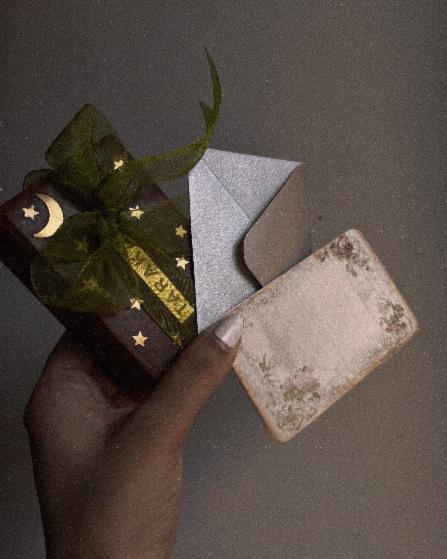 Gift Wrapping ( Only Ribbon & Card ) Additional Box not included