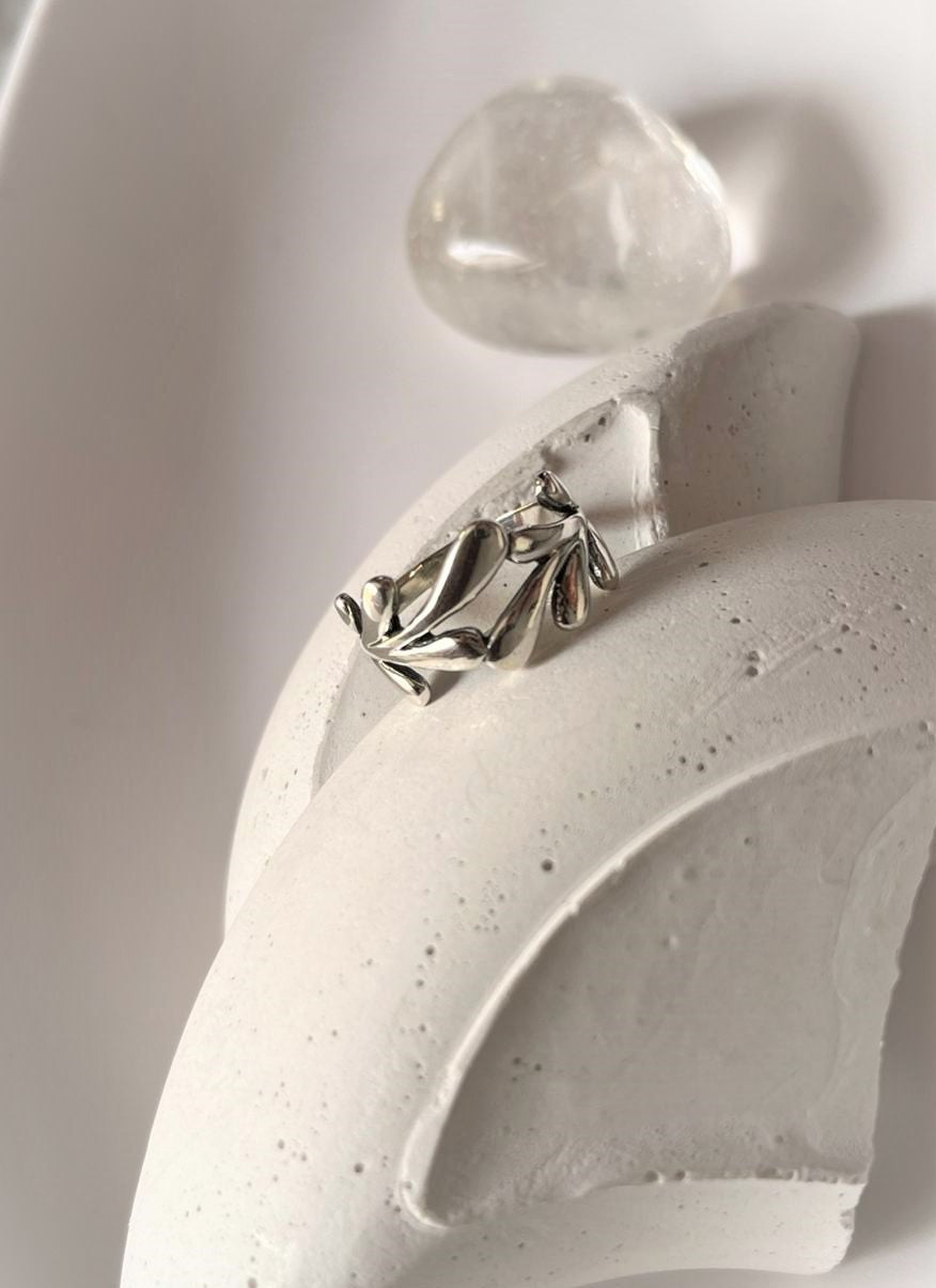 Sterling Silver Molten Leaf Ring for a Natural, Elegant Appeal