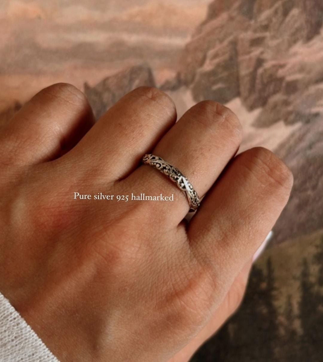 Delicate Vintage Silver Band Ring with Motif