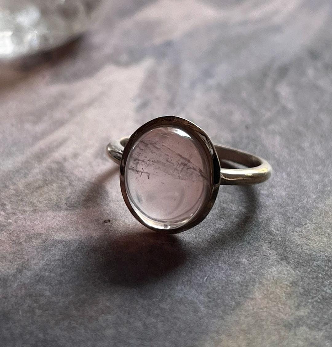 Rose quartz oval plain silver ring with minimalist design