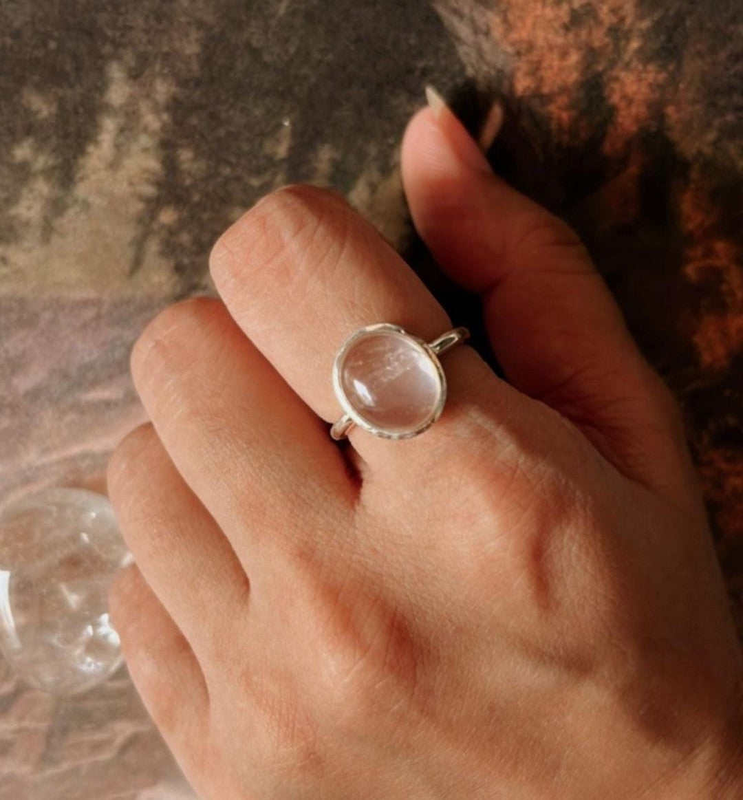 Simple and timeless rose quartz oval silver ring