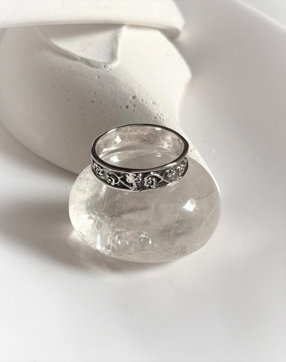 Elegant floral engraved band silver ring with intricate detailing