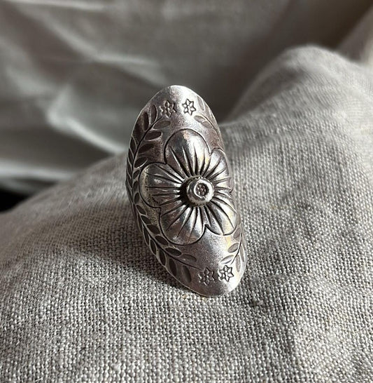 Handcrafted antique bohemian flower mandala ring in sterling silver 925.