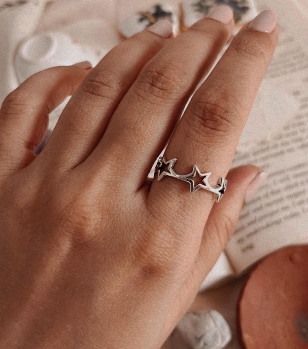 Elegant round star band silver ring for a cosmic touch