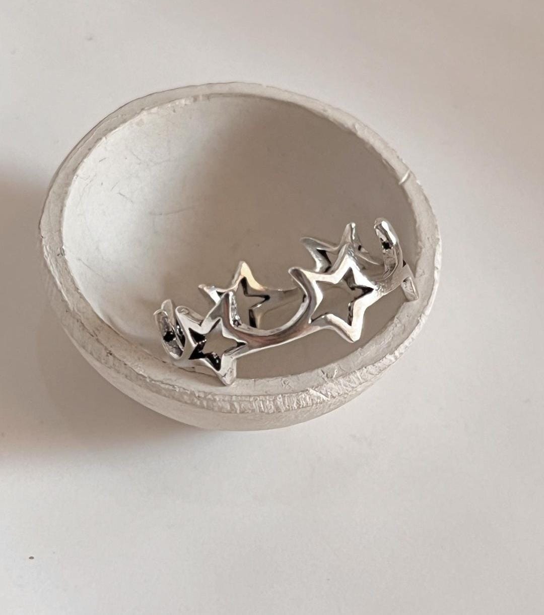 Unique round star band silver ring for a celestial style