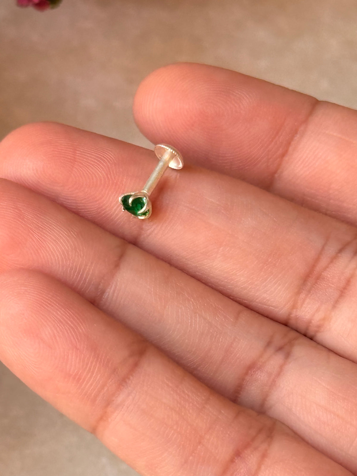 925 Sterling Silver Green Cz Prong Setting South Screw Back Nose Pin