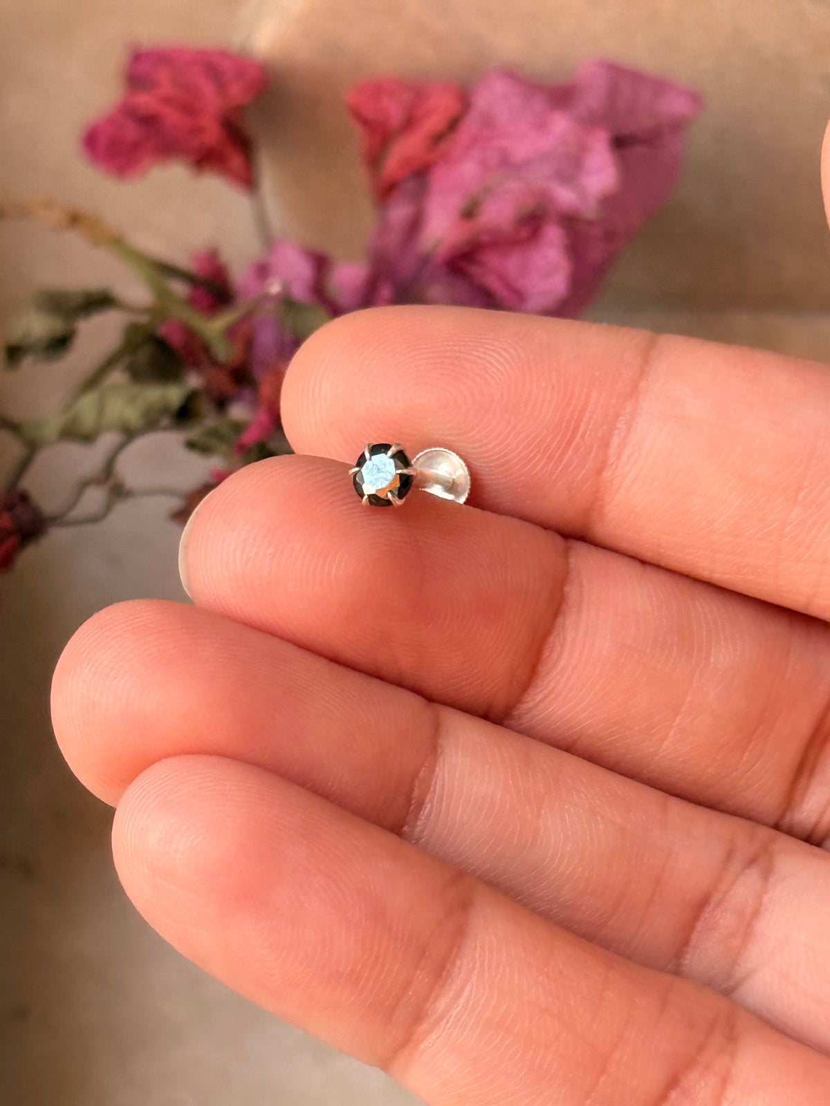 925 Sterling Silver Black cz Prong Setting South Screw Back Nose Pin