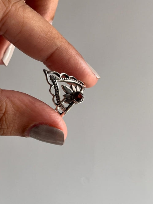 Garnet crown silver ring with bohemian style