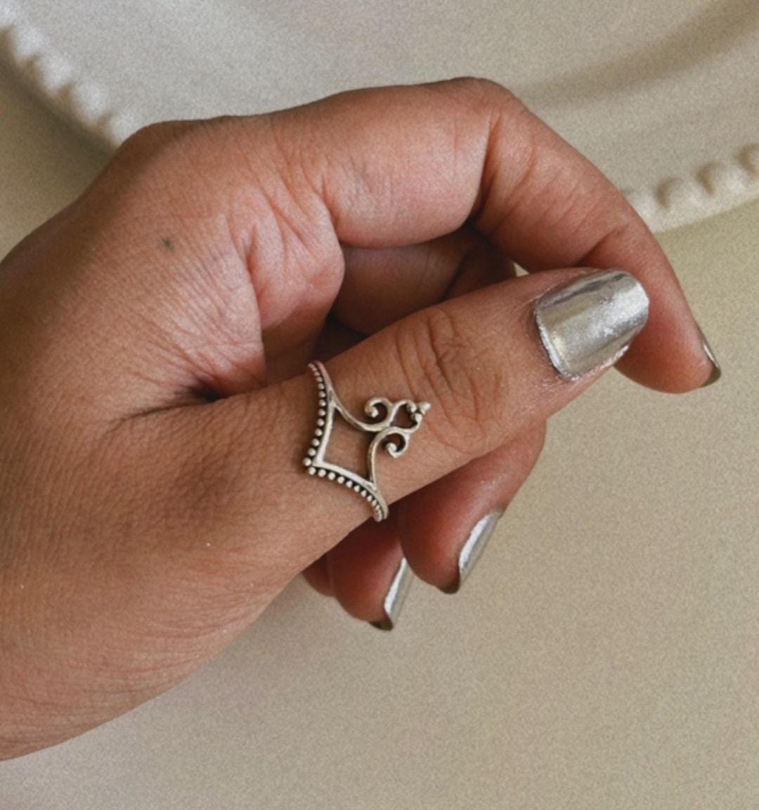 Elegant vintage V stack ring in sterling silver