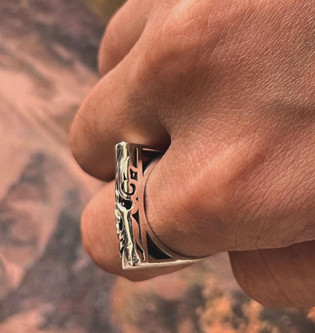 Customizable Vintage Motif Signet Ring in Silver