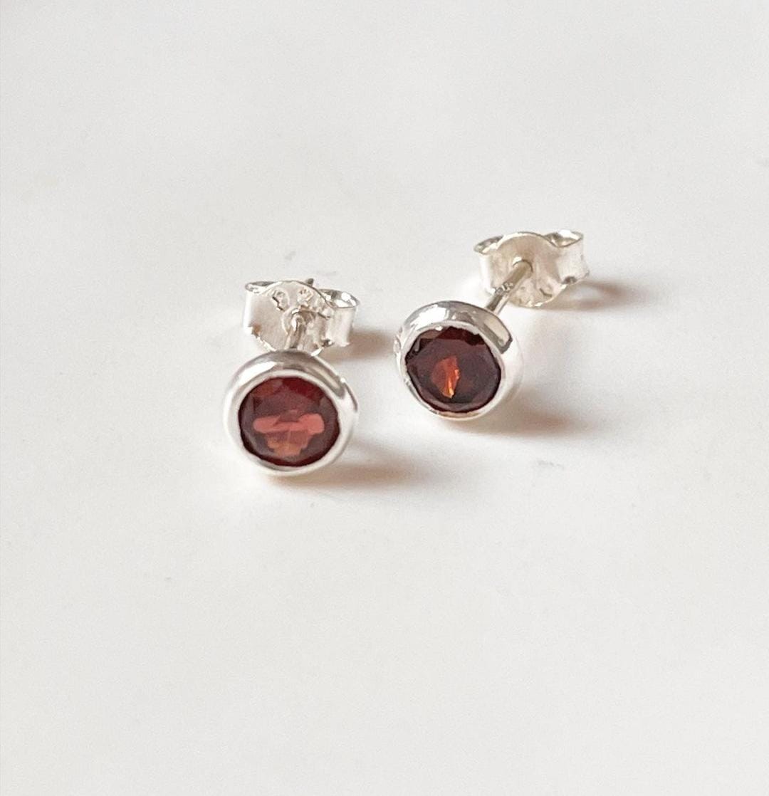 Minimalist 4mm garnet stud earrings in sterling silver