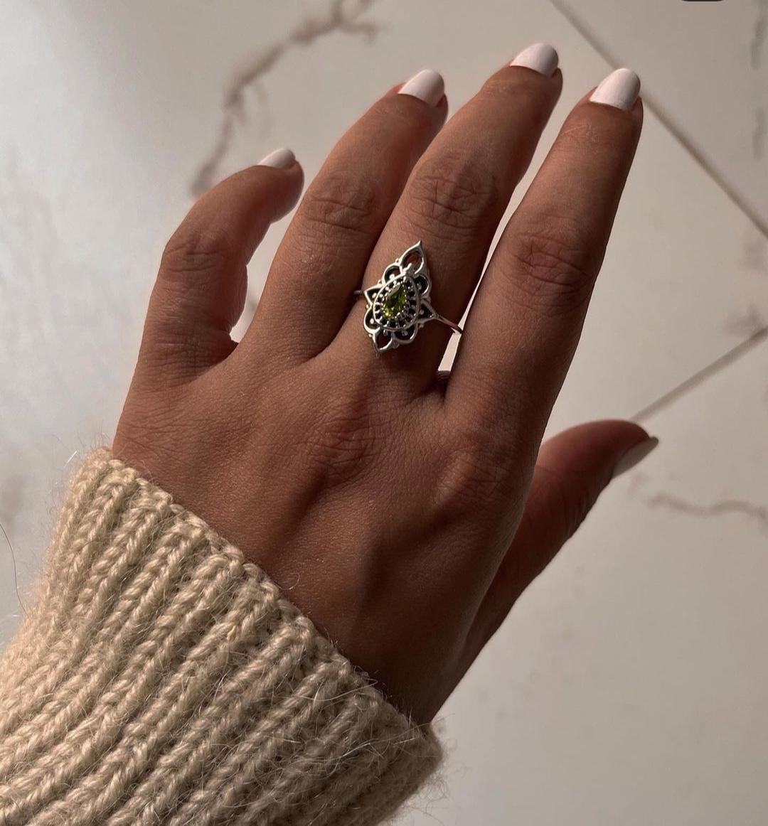 Elegant Peridot Boho Silver Ring