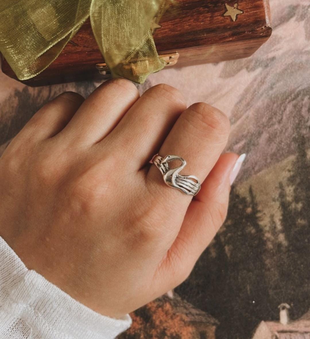 Trendy swan-shaped ring in sterling silver
