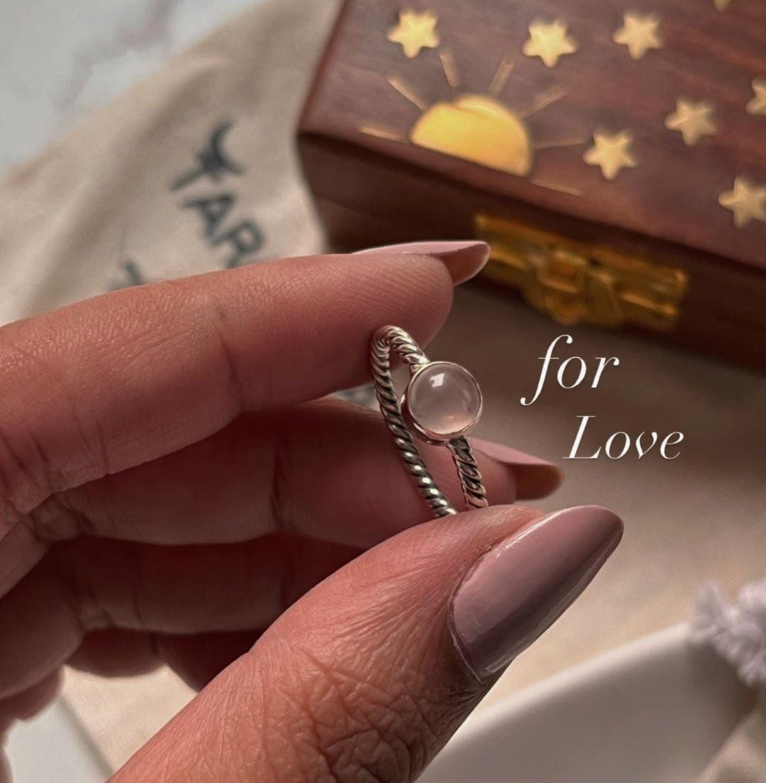 Handcrafted silver ring featuring rose quartz and rope band
