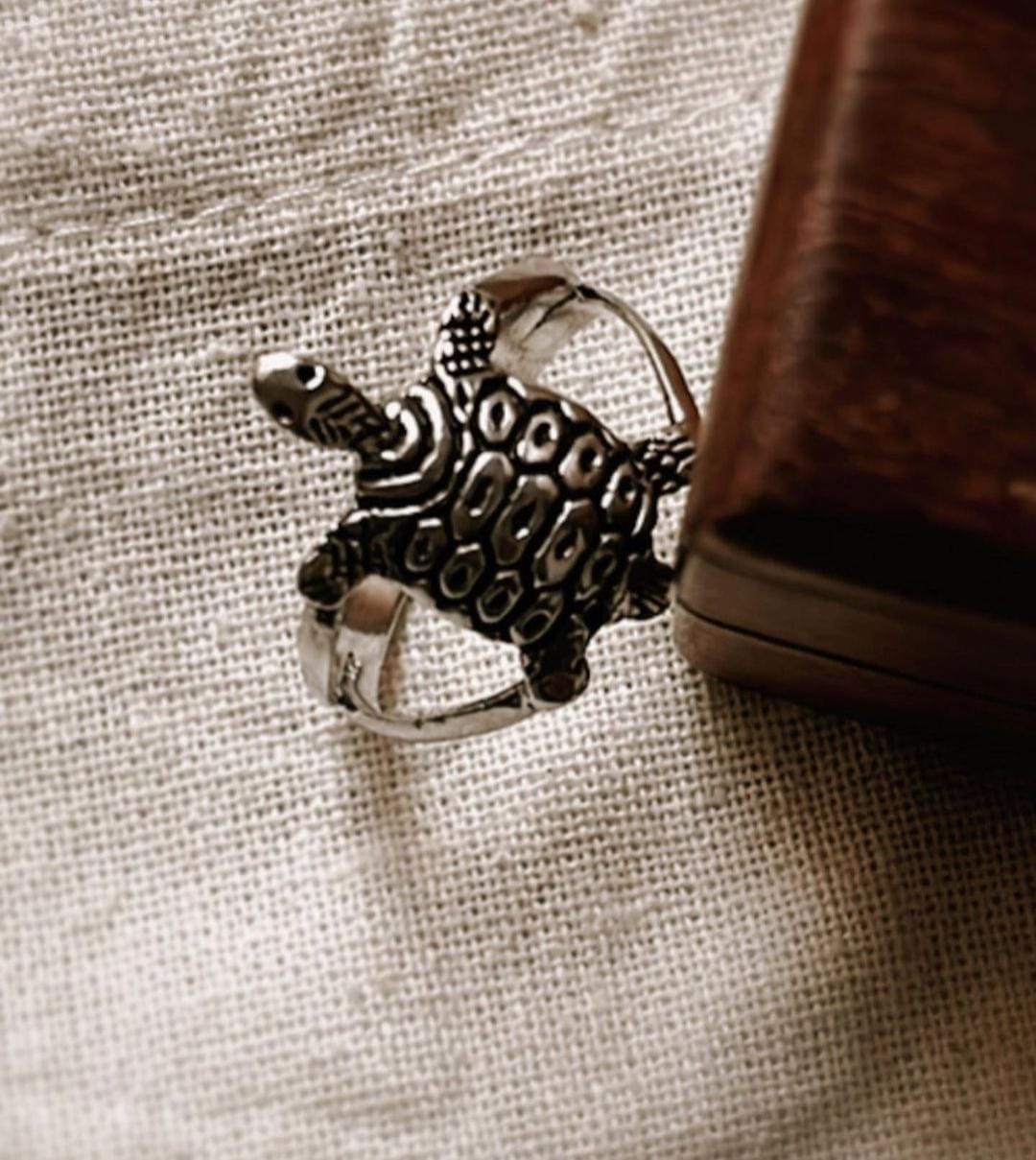 Elegant Tortoise 1 design ring in sterling silver