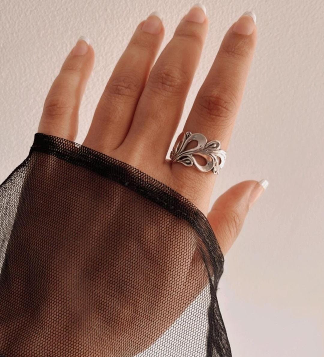 Charming thick vintage filigree motif silver ring