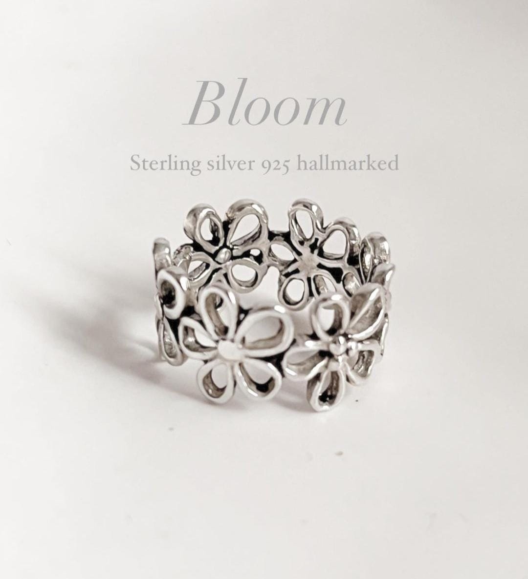 Chic Bloom Floral Band Ring in Silver