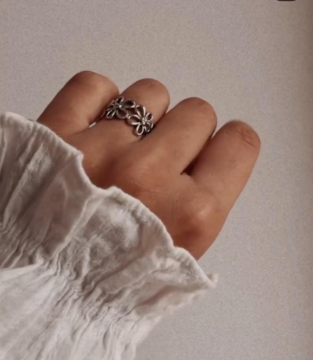 Delicate Bloom Floral Pattern Silver Ring