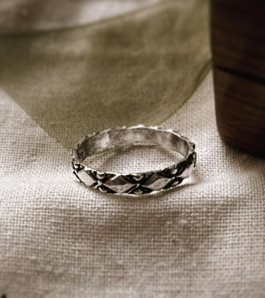 Trendy Rawa band ring in sterling silver