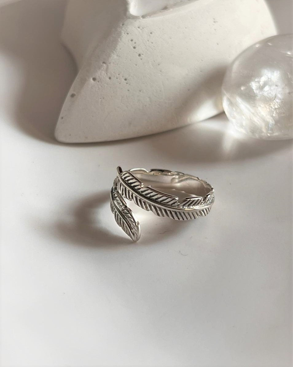 Stylish feather wrap adjustable silver ring with a natural and flowing shape