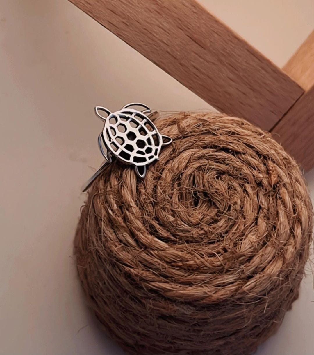 Delicate filigree tortoise design silver ring