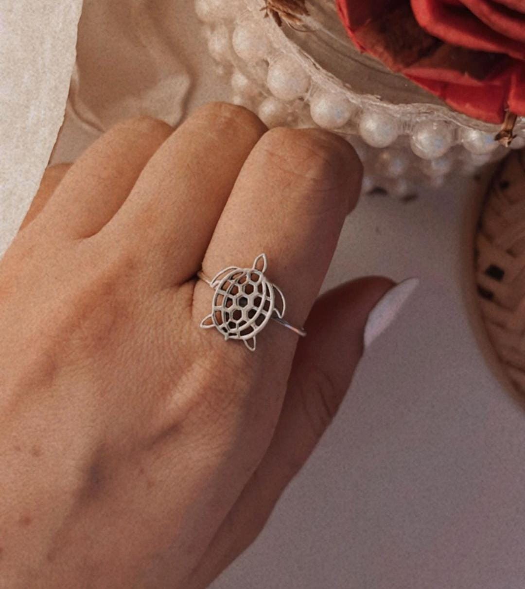 Boho-inspired tortoise filigree silver ring